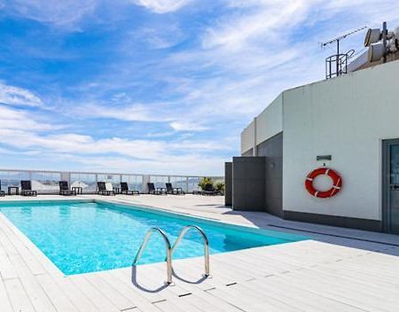Central One Bed Apartment, Sleeps 4 With Roof Top Pool. Gibraltar Bagian luar foto