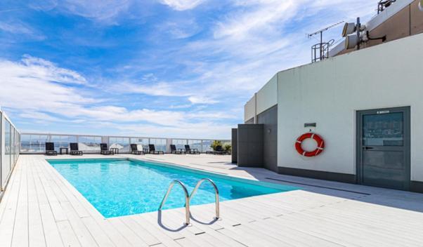 Central One Bed Apartment, Sleeps 4 With Roof Top Pool. Gibraltar Bagian luar foto