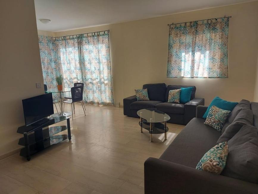 Central One Bed Apartment, Sleeps 4 With Roof Top Pool. Gibraltar Bagian luar foto